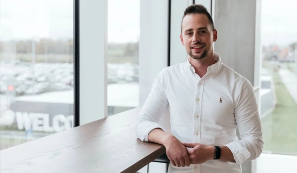 我们又增添了挖掘装载机的零部件